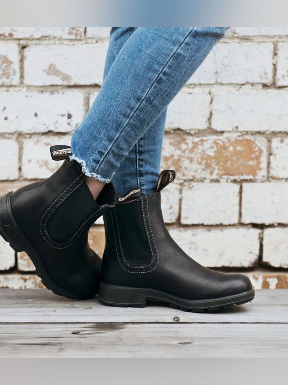 Blundstone Black Chelsea Boots with Contrast Stitching size 8.5 ladies